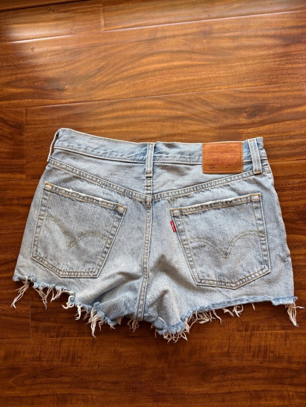 Levis 501 Vintage High-Waisted Distressed Denim Shorts With Frayed Hem & Button - Picture 2 of 7
